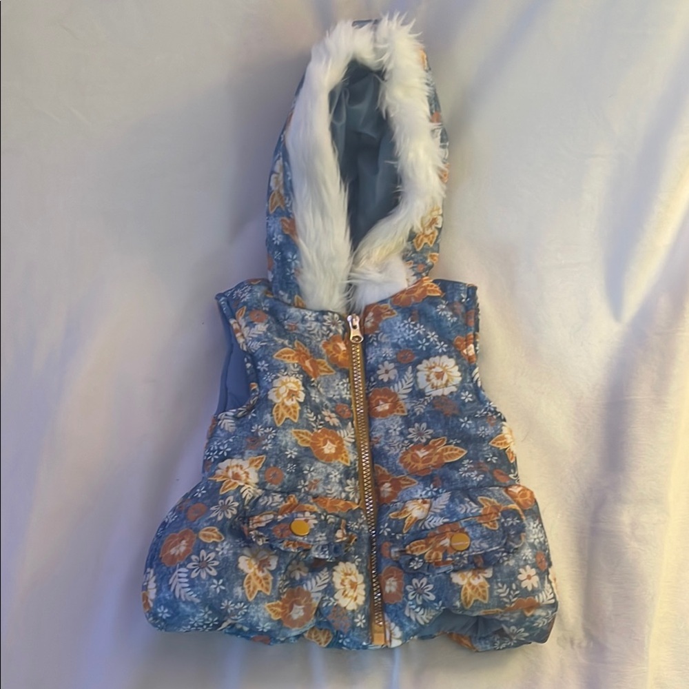 ⭐️NWOT Blue and Orange Floral Hooded Puffer Vest